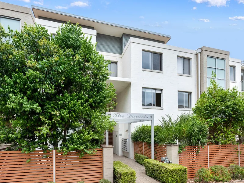 Spacious 2 bedroom plus study unit