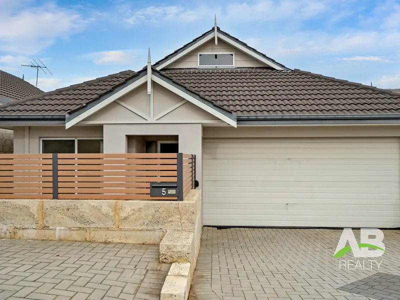 COSY HOME! GREAT LOCATION!