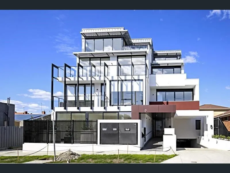 One bedroom apartment with Beautiful View, Walk to Bentleigh Station!