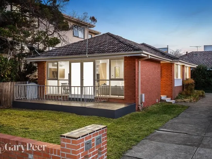 Fabulous two bedroom + study immaculate villa