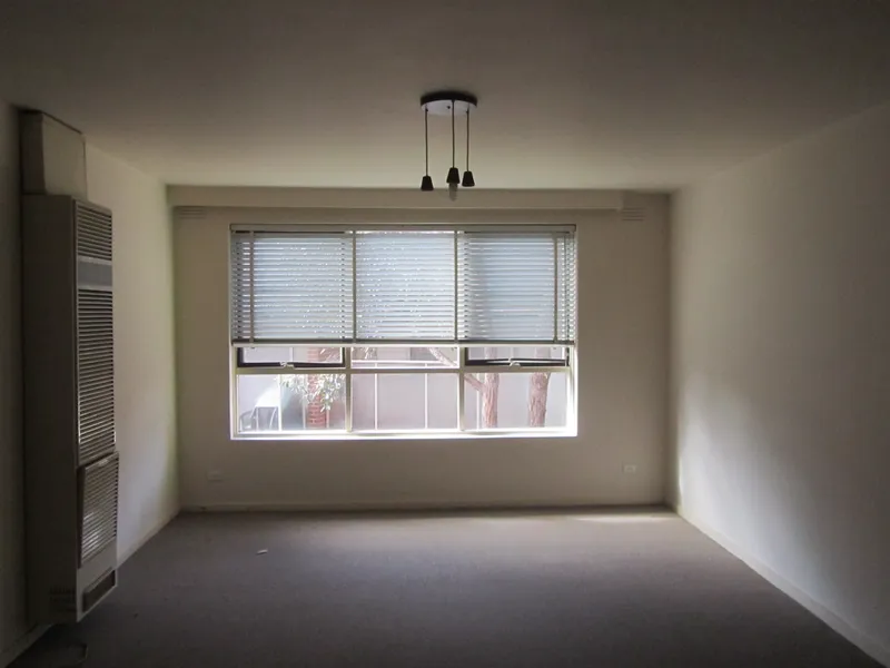 Bright Spacious Apartment in heart of Box Hill