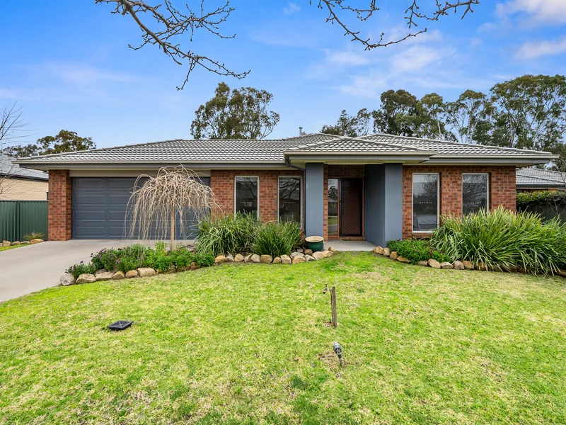 Impressive 3 bedroom Steel Framed Home in Quiet Court location