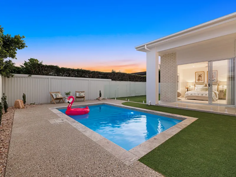 BRAND NEW SHOW STOPPING 