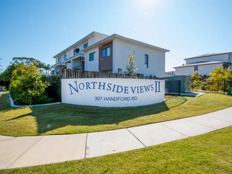 3 Bedrooms Modern Townhouse In Lovely Complex & Quiet Area only $410 per week