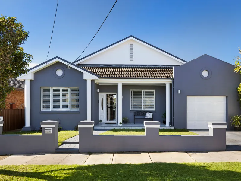 Superb family lifestyle awaits in a prime bay precinct