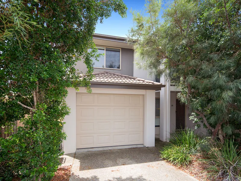 Spacious and modern 3 bedroom townhouse