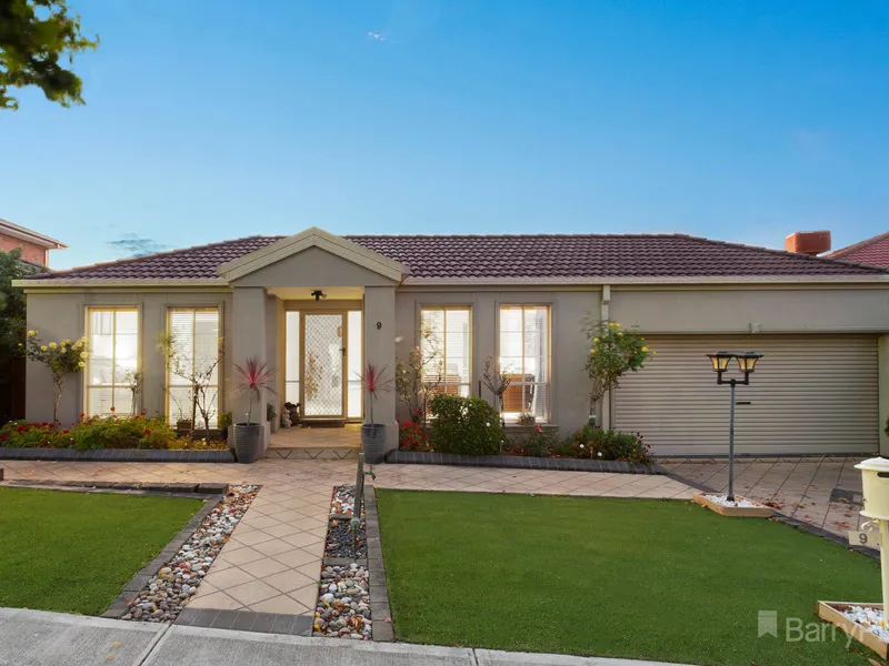 Family Home with Two Master Bedrooms!!