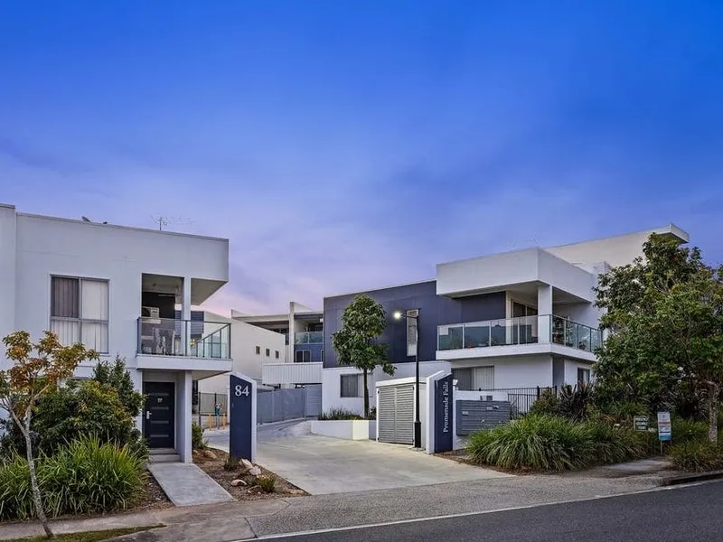 Stunningly Designed Townhouse with Scenic Views in Prime Location