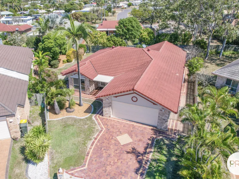 RARE CENTRAL BARGARA CLOSE TO BEACH, SHOPS AND OCEANFRONT CAFES