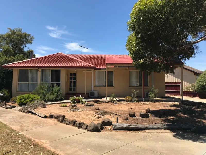 Classic 3Br Family Home in Werribee!