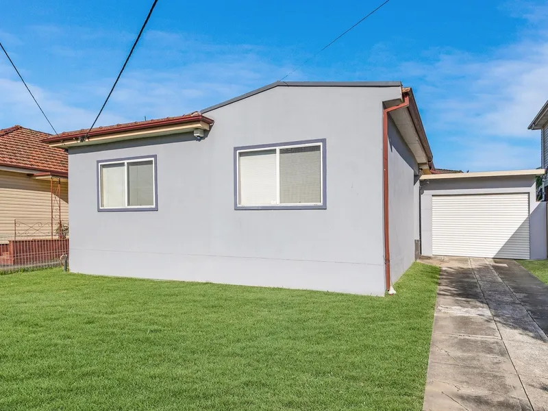 Relaxed Modern Family Living In Convenient Location