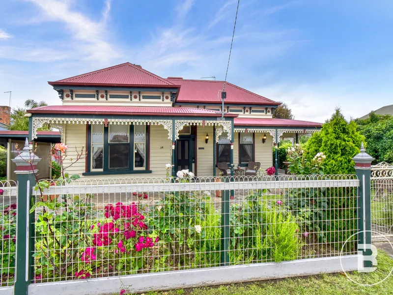 HERITAGE GRANDEUR MEETS FAMILY APPEAL