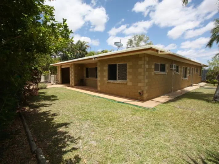 14 ACRES - HOME - POOL -SHEDS -RIVER