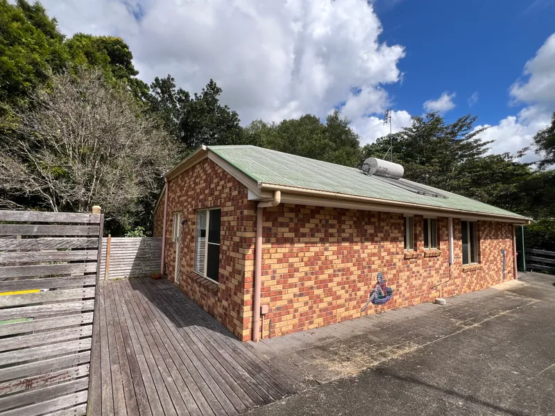 Private 3 bedroom Fully furnished home close to Maleny