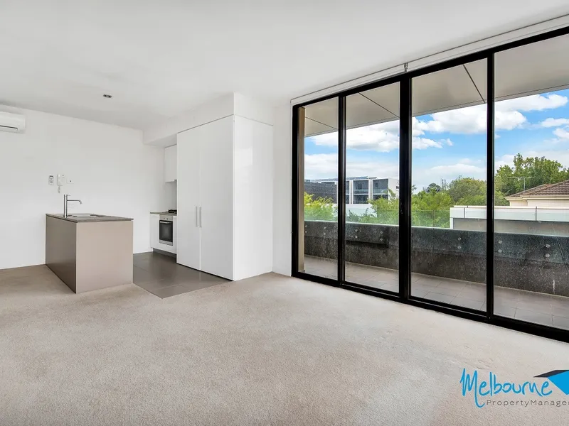 1-BEDROOM APARTMENT ON TOP FLOOR WITH A VIEW!