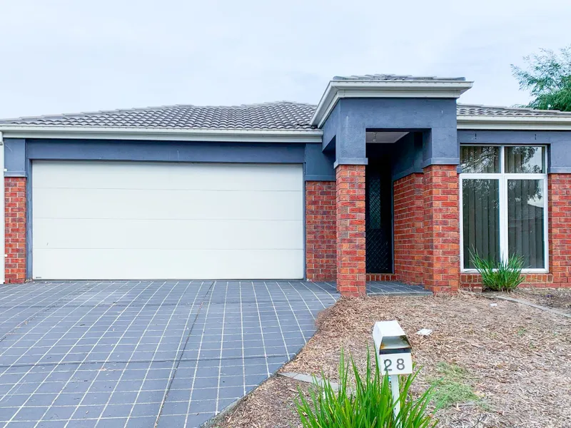 THREE BEDROOMS PLUS STUDY, ALL ABOUT LOCATION!