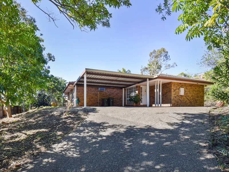 4 BED, 2 BATH IN INDOOROOPILLY CUL-DE-SAC