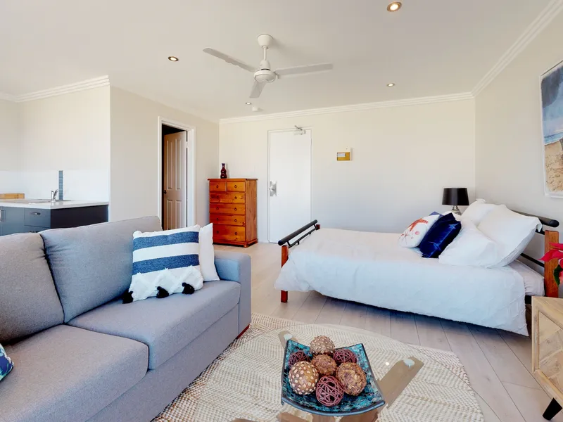 INVESTORS/FIFO, SINGLES - LOCATION,LOCATION,LOCATION!!!