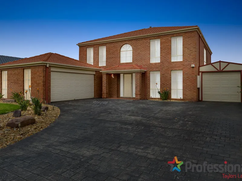 Spacious Family Living in Taylors Lakes with Rare 3rd Lock-up Garage/Workshop!