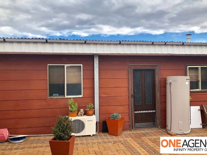 Fully Furnished Granny Flat !!!