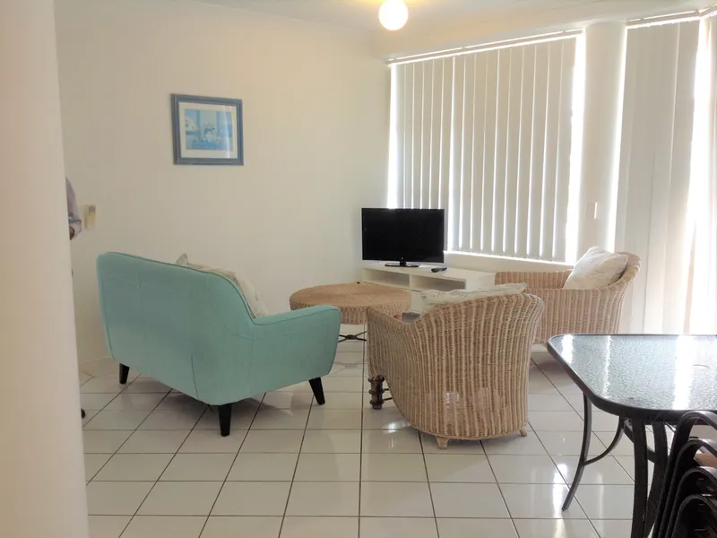 Stylish Modernised Unit Right On The Strand