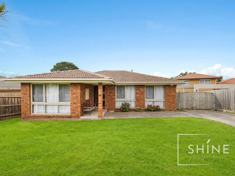 Experience the Endeavour Hills Dream in this 3 Bedroom Home!