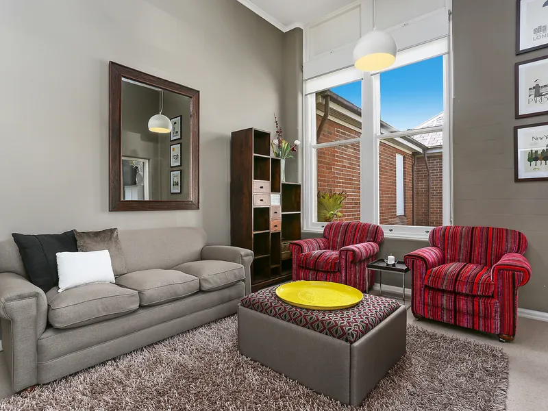 Spectacular renovated one bedroom apartment in heritage building