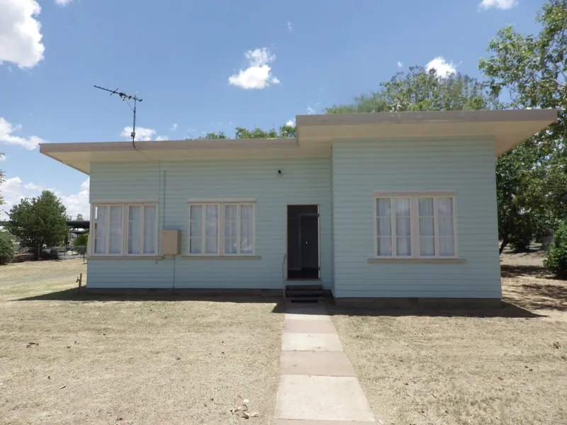 LARGE BLOCK, TIDY HOME