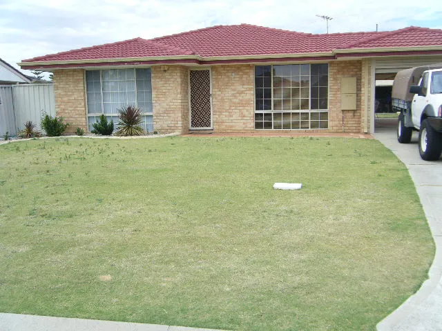 LOVELY FAMILY HOME! LAWN MOWING INCLUDED!