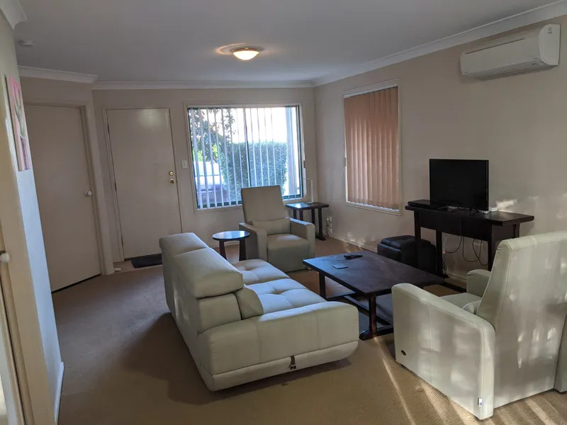 Fully Furnished three bedroom townhouse in Varsity Lakes
