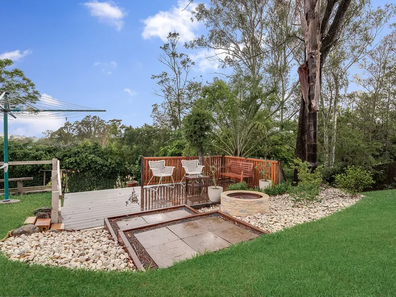 4 Bedrooms plus a study in the heart of Dayboro