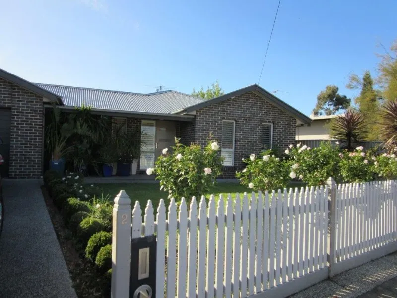 MODERN & SPACIOUS THREE BEDROOM