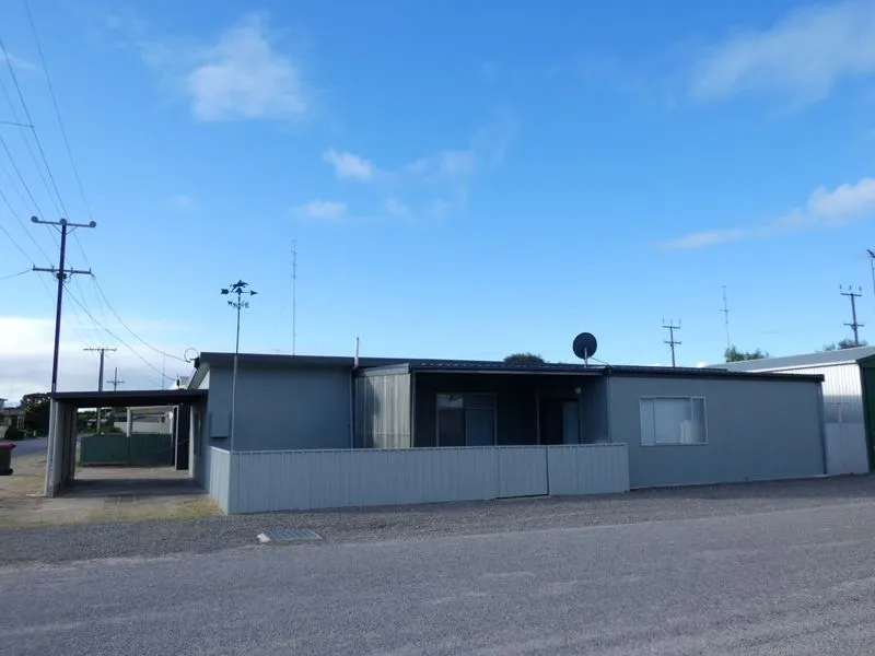 Fabulous 4 Bedroom Home - One Street From The Beach