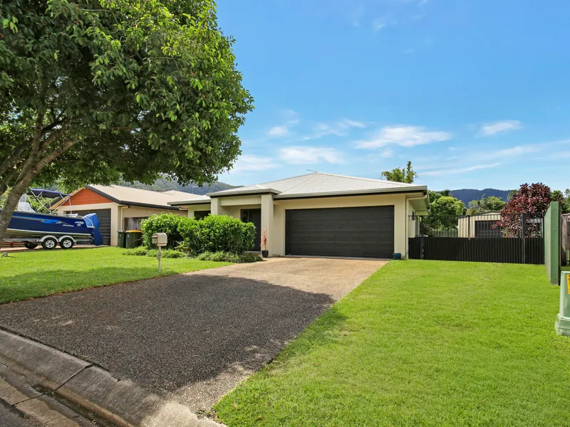 Family home with pool & shed on a massive 800m2 block!