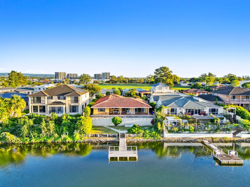 🔥 HOT NEW LISTING FOR RENT IN MERMAID WATERS 🔥 $1600 Per Week - Available Now 🔥