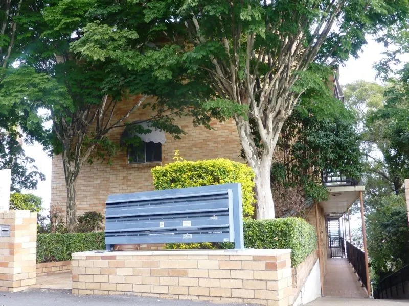 Two bedroom unit close to city & public transport