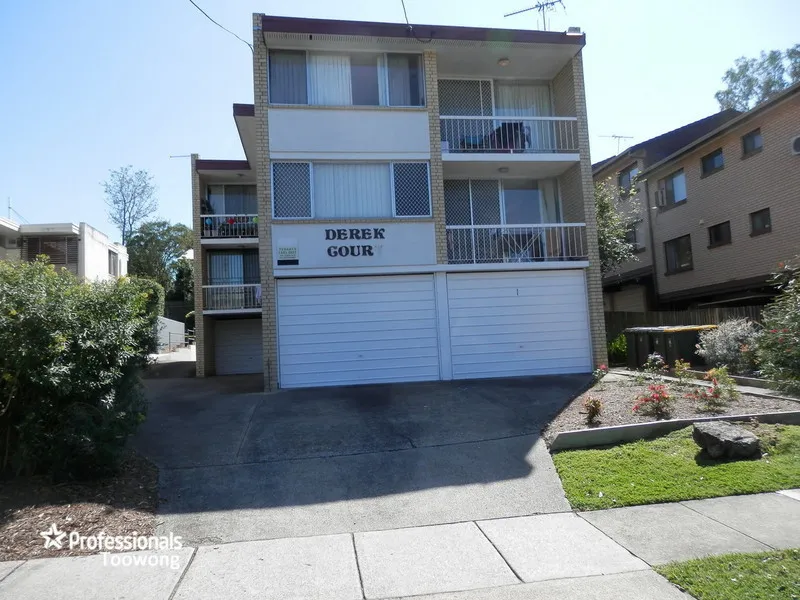 FULLY FURNISHED, QUIET COMPLEX, CLOSE TO TOOWONG SHOPPING VILLAGE