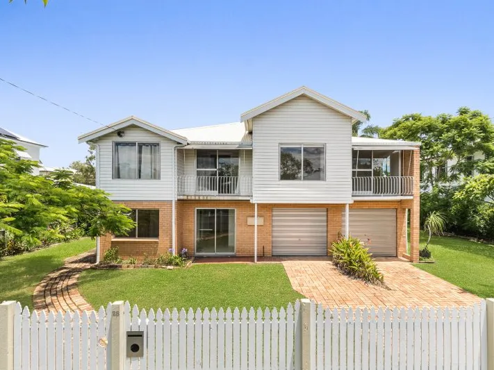 A RARE GRACEVILLE OPPORTUNITY - CHARACTER HOME ON 810sqm