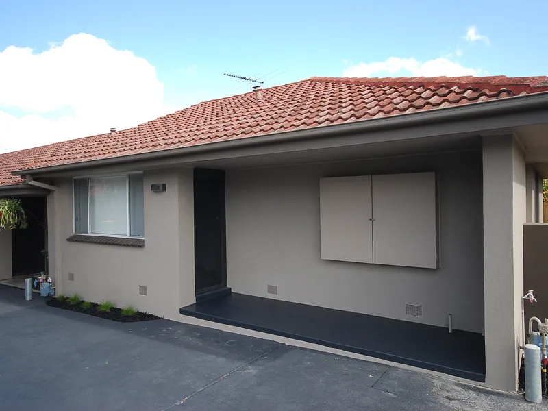 EXCEPTIONAL LOCATION, EXTREMELY COMFORTABLE...