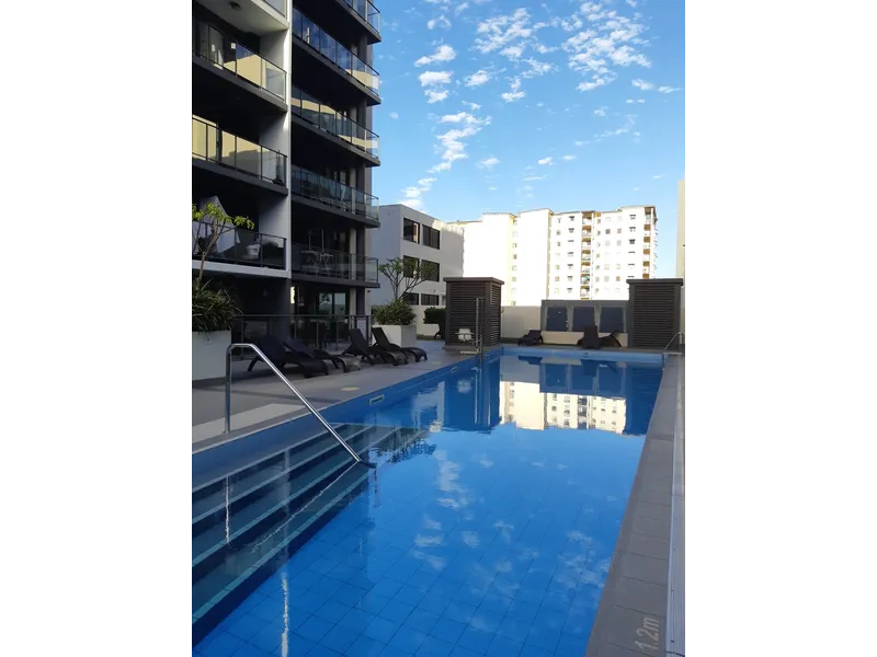 6th FLOOR CITY APARTMENT WITH 2 CAR BAYS