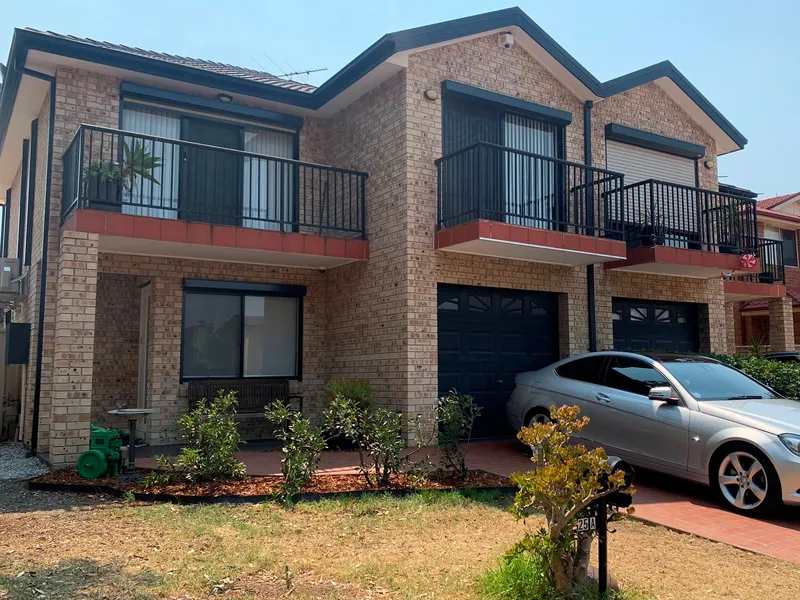 Spacious 3 Bedroom Duplex with Entertainers Area!