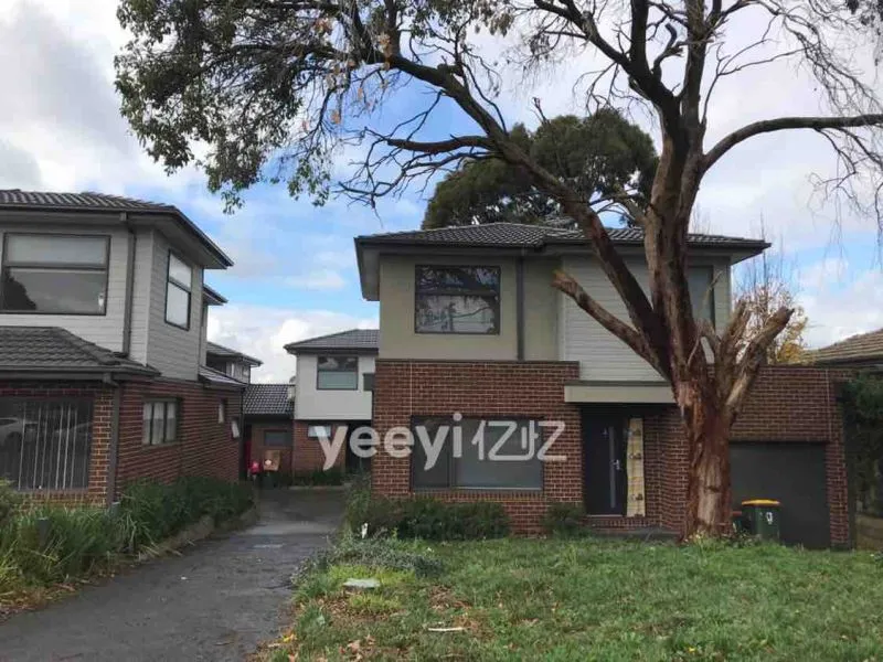 3 years old 3 bedroom 3 bathroom  unit close train station in Nunawading