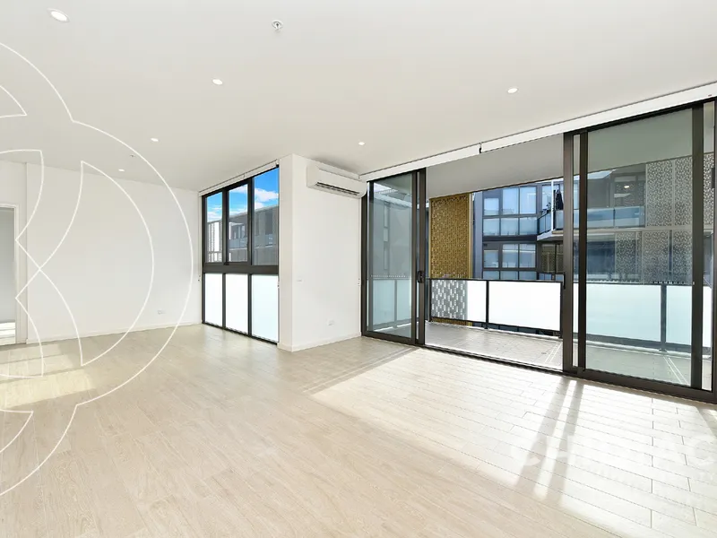 Modern one bedroom plus study | Water views | Floorboards