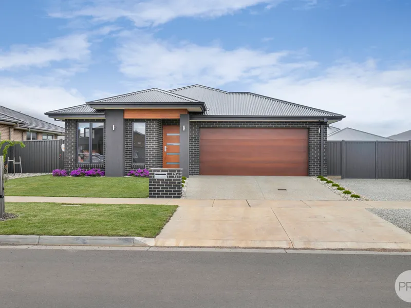IMMACULATE THREE BEDROOM HOME WITH THREE LIVING AREAS, & DUCTED HEATING/COOLING