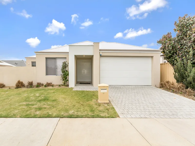 Ducted Reverse Cycle Air Con Large easy care property NO PETS