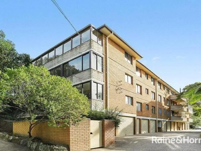 Bright & Sunny Top Floor Apartment