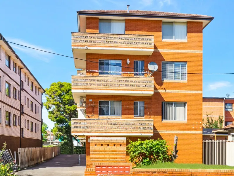 MOVE IN, NOTHING MORE TO SPEND 