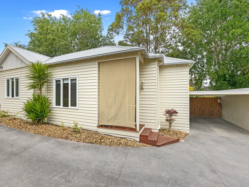 Spacious split level open plan unit.