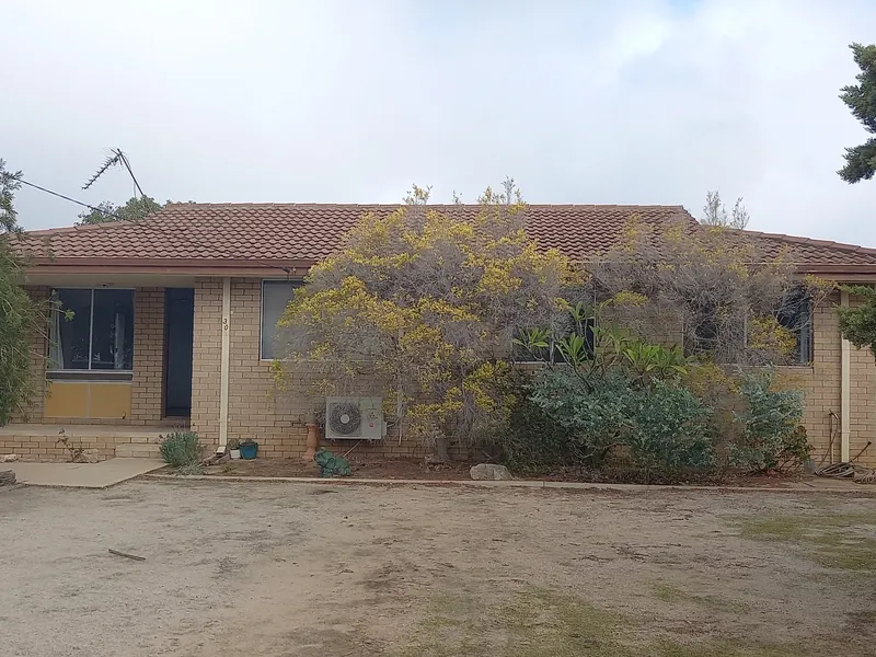 EXCELLENT FIRST HOME!!