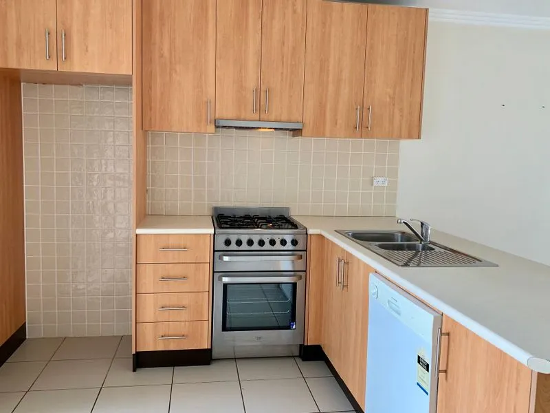 Modern and Unique Unit Over Two Levels Walking Distance  Lady Robinson Beach